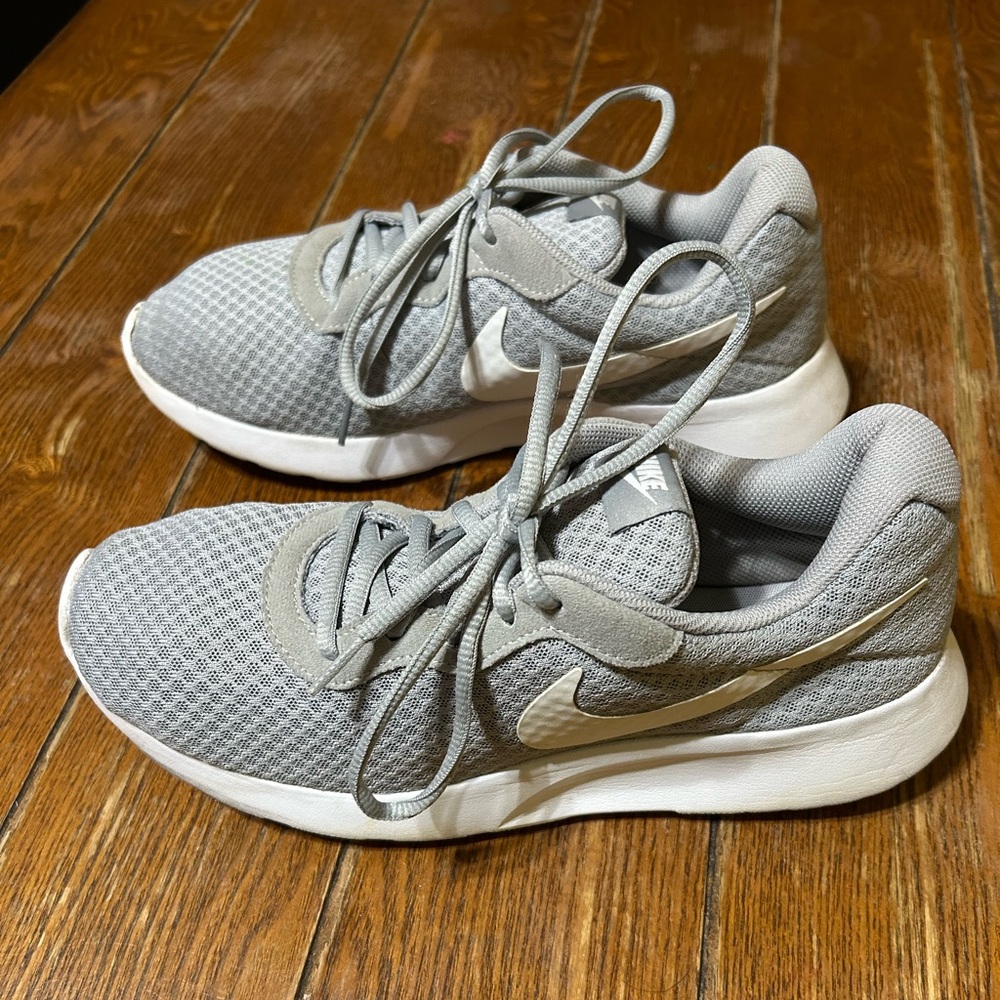 Nike Mens Tanjun Grey Running Shoes Sneakers Size 8.5